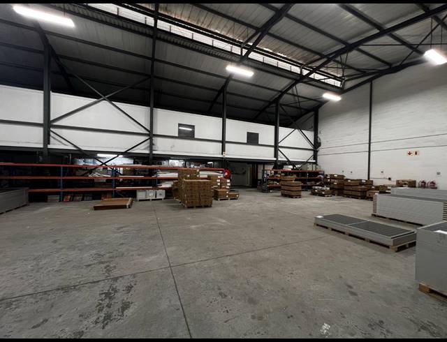 900M² WAREHOUSE TO LET IN AIRPORT INDUSTRIA